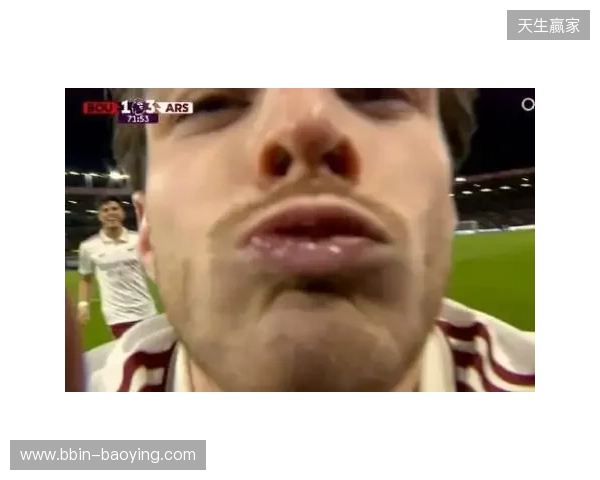 小雷:摄像机都是口水,得管你收费了!赖斯:只是轻吻了一下😂 小雷:摄像机都是口水,得管你收费了!赖斯:只是轻吻了一下😂